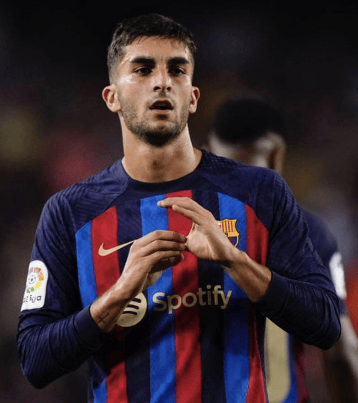 优德在线入口 -萨克拉门托国王训练开放日，关键时刻队长鼓劲引欢呼，欧冠在即，身体对抗强度拉满 