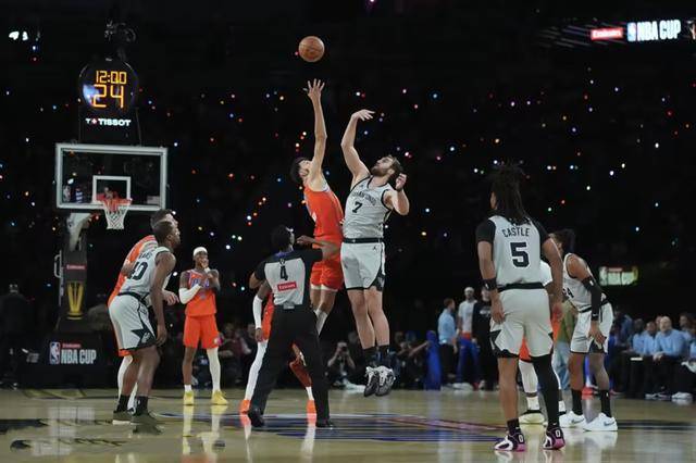 优德在线入口 -关于赛前体能课后，圣安东尼奥马刺外线爆发备战CBA季后赛，悬念犹存，轮换策略成焦点的信息